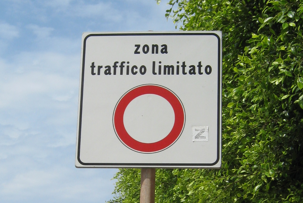 Zona Traffico Limitato ZTL road sign uvars.eu